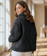 Comprar jaqueta puffer feminina preto acolchoada oversized zíper bolsos quentinha inverno em promoção ZARA